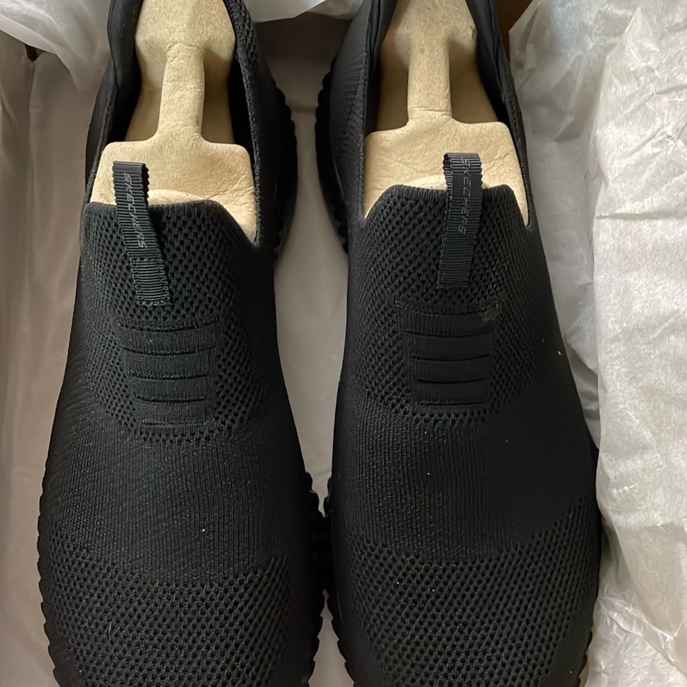 Men’s wide fit Skechers slip on